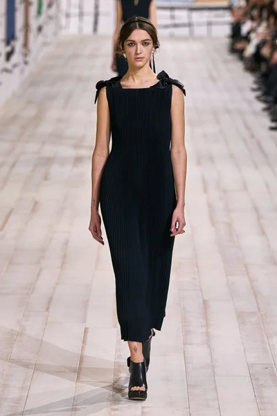 Look 19